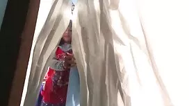 Wanita gemuk dengan  ...