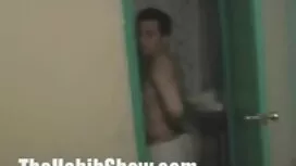 Seks di kamar mandi  ...
